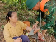 Tin tức - Người phụ nữ mắc kẹt giữa lũ cả tuần, phải ăn lá rừng để sống