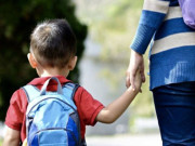 Cha mẹ mất sớm, chị gái nghèo đưa em trai cho người lạ nuôi, 57 năm sau xảy ra chuyện không ngờ  