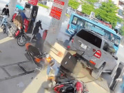 Tin tức - Video ô tô lùi trúng trụ bơm xăng ở Hà Nội gây cháy, nhân viên thoát nạn trong tích tắc