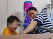 Tin tức - Nữ gia sư bạo hành bé trai 5 tuổi bằng cán vợt cầu lông