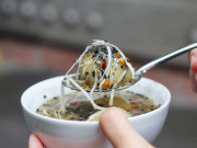 Lifestyle - Những quán bánh trôi tàu ngon nức tiếng ở Hà Nội, giữ công thức gia truyền lâu năm, no nê chỉ với 15.000 đồng