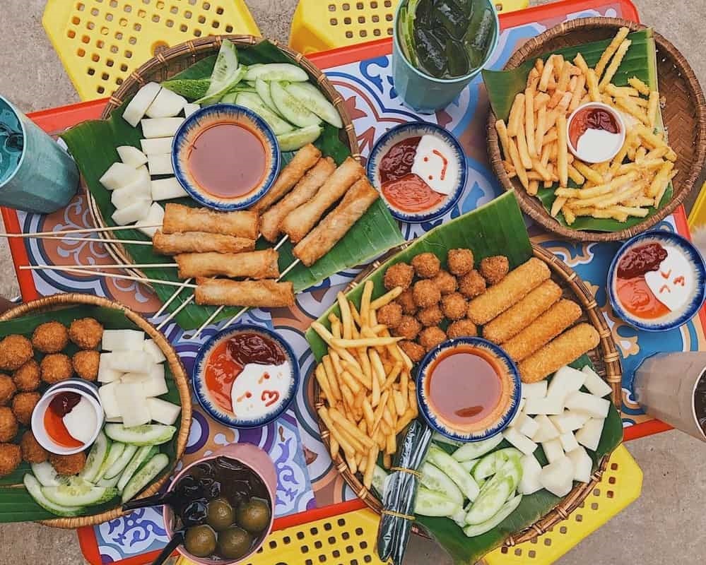 Phố Tạ Hiện đông vui ngập tràn món ngon
