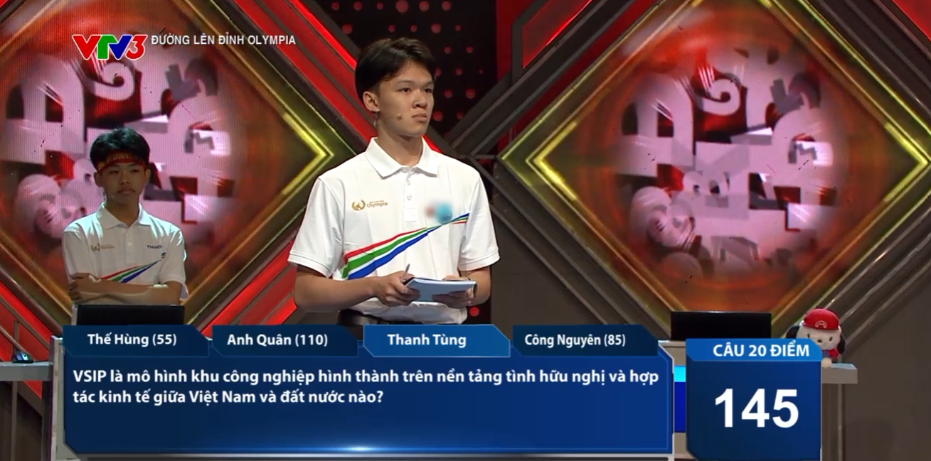 Người Về đích đầu tiên là Thanh Tùng với 1 câu trả lời đúng. Anh Quân đã đưa ra 1 đáp án chính xác và lấy đi 20 điểm của Thanh Tùng. 