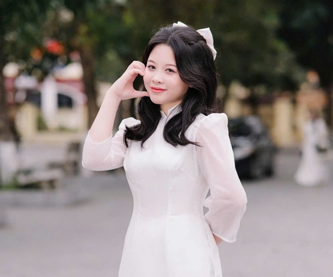 Nguyễn Diệu Linh - Thủ khoa khối A00 toàn quốc với số điểm tuyệt đối