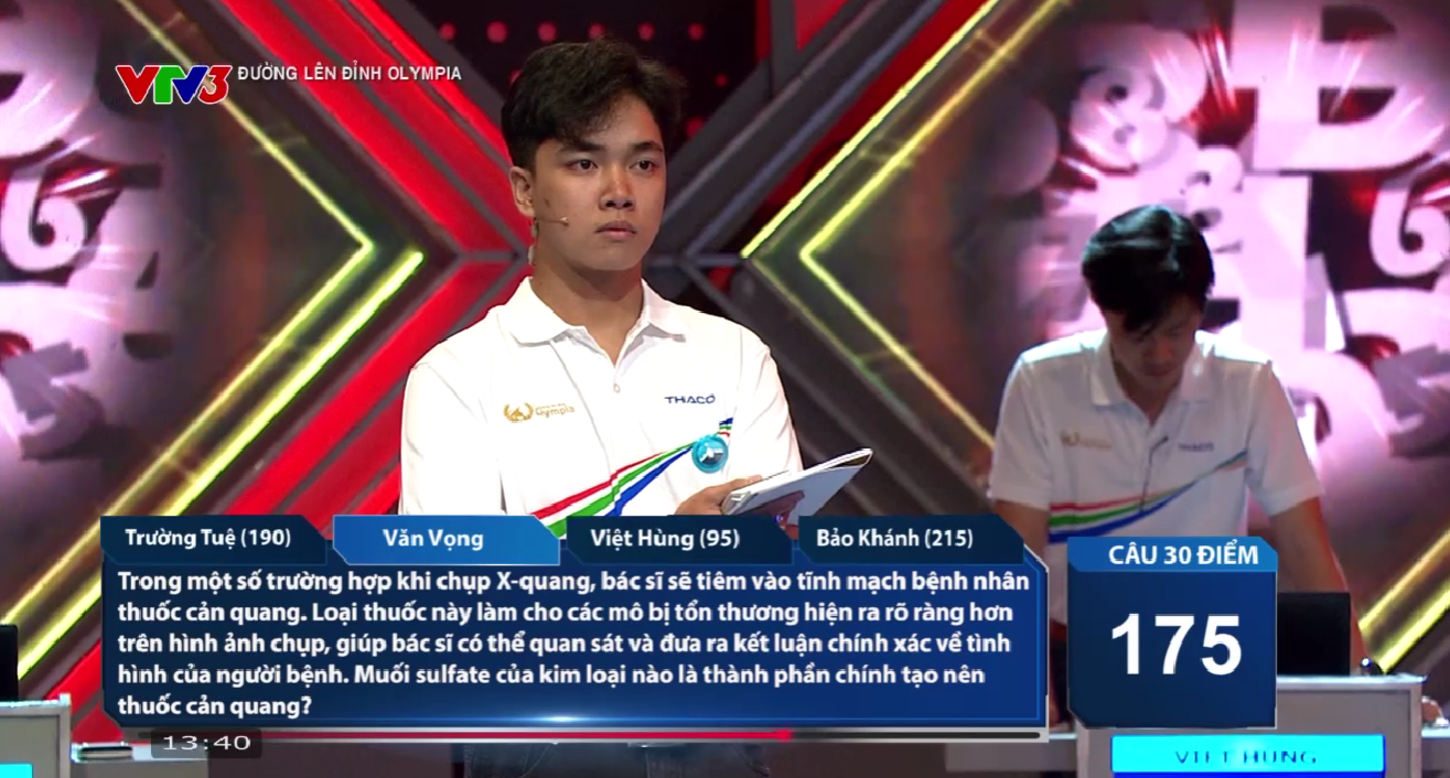 Văn Vọng bước vào phần thi Về đích với 2 câu trả lời đúng, nâng tổng số điểm lên 185. Bảo Khánh đưa ra 1 đáp án chính xác, lấy đi 20 điểm của Văn Vọng.