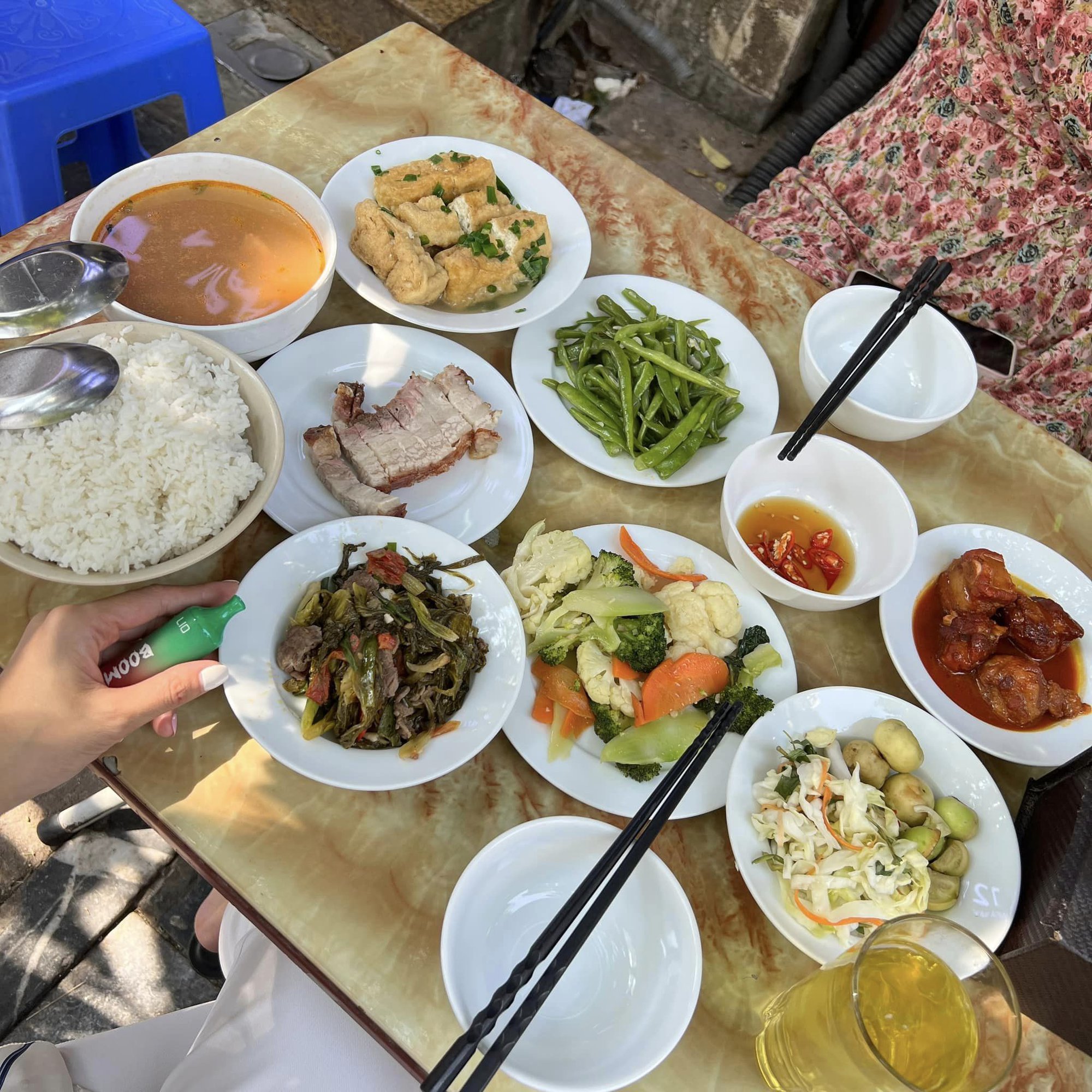 4 quán cơm bụi đắt nhất nhì hà nội 200000 đồngsuất mà đông nườm nượp giữ khách nhờ nguyên tắc bất di bất dịch - 2