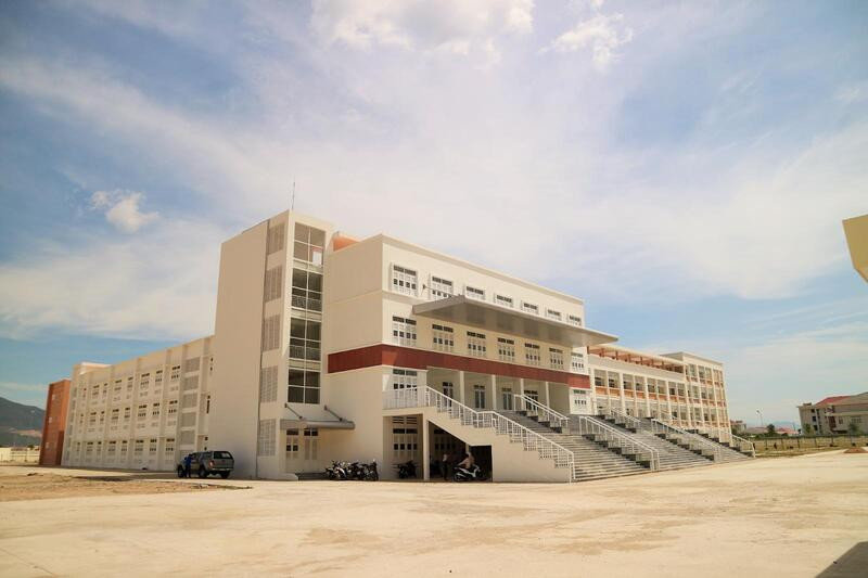 Ngôi trường gây ấn tượng với khuôn viên rộng rãi
