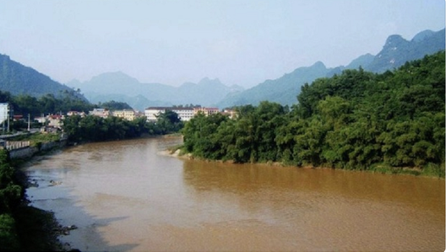 Trong ít ngày qua, mưa đã chấm dứt trên địa bàn Hà Nội, mực nước sông Tích tại các trạm thủy văn Kim Quan (Sơn Tây, Hà Nội) giảm nhanh, hiện đã xuống dưới mức báo động lũ I.