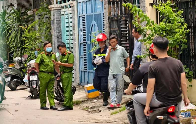 Công an phong tỏa hiện trường, khám nghiệm điều tra vụ việc. Ảnh: NT