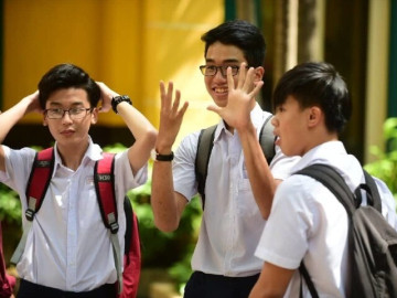 Phụ huynh, học sinh Hà Nội nín thở chờ điểm thi lớp 10 năm 2025