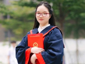 Nữ sinh Hà Nội với cú ăn ba thủ khoa chuyên Anh thi lớp 10