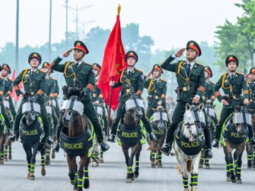 Cảnh sát cơ động kỵ binh tập luyện ở thao trường