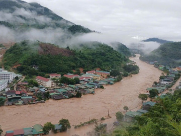 Lũ về chưa từng thấy ở Nghệ An, lưu lượng nước đổ về hồ thủy điện chạm kỷ lục