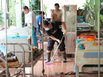 Trung tâm y tế ở Nghệ An tan hoang sau trận lũ lịch sử