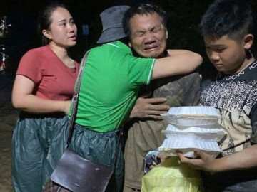 Ấm lòng tình người hướng về đồng bào vùng lũ Nghệ An
