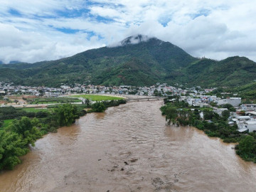 Hình ảnh một xã ở Sơn La ngập trong biển nước đục ngầu, cảnh hiếm thấy sau 50 năm