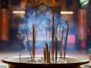 3 khung giờ trong ngày đại kỵ không thắp hương