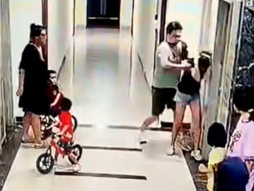 Người đàn ông hành hung phụ nữ ở chung cư tại Hà Nội: Người vợ ở hiện trường có chịu trách nhiệm?