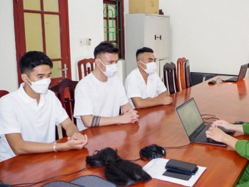 Lời khai ban đầu của nhóm quay clip "cảnh nóng" trên xe Mercedes, hé lộ sự thật về nhân vật nữ