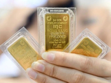 Sáng 16-8, nhiều tiệm vàng nhỏ đẩy giá vàng miếng SJC lên cao kỷ lục