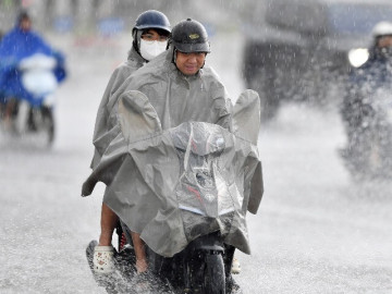 Tin tức 24h: Áp thấp nhiệt đới sắp hình thành trên Biển Đông, nhiều nơi trên cả nước mưa lớn