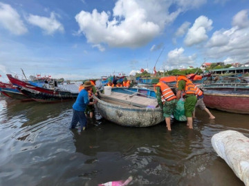 Bão số 5 “áp sát” miền Trung: Quảng Trị khẩn cấp di dời dân, sơ tán du khách đảo Cồn Cỏ