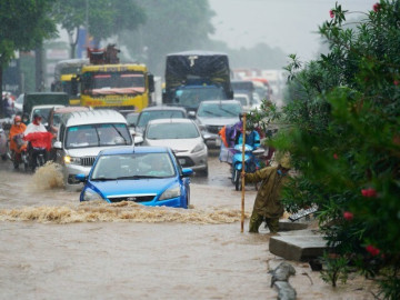 Dự báo hoàn lưu bão số 5 Kajiki gây mưa đến bao giờ, hôm nào Hà Nội hết mưa?