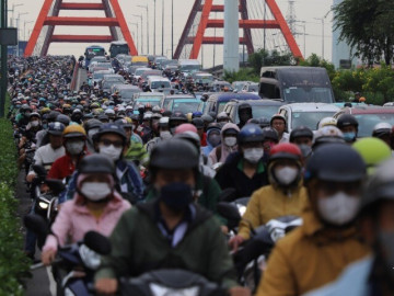 Cửa ngõ TPHCM chết đứng, nghìn người chôn chân trong khói bụi sáng đầu tuần