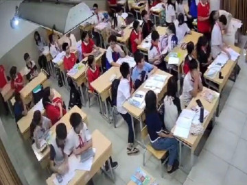 Hà Nội: Học sinh giật tóc, dúi đầu giáo viên ngay trong lớp học