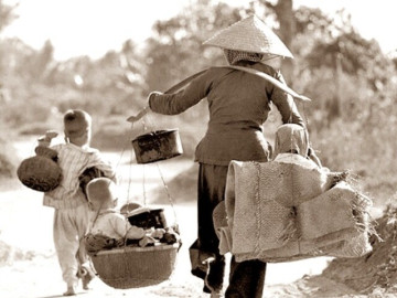 Mẹ nghèo nuốt nước mắt trao con cho người khác, 52 năm sau, đứa trẻ 1 tuổi ngày ấy tìm về trong ngỡ ngàng 