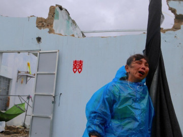 Một tháng hứng chịu 2 cơn bão, người Hà Tĩnh lâm cảnh 'màn trời chiếu đất'