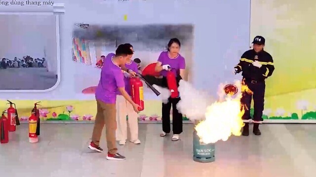 Hơn 700 học sinh học cách “thoát hiểm thông minh” khi có hỏa hoạn