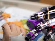 Clip Eva - Nữ sinh lớp 10 tổn thương não nặng vì hít khói thuốc lá điện tử từ bạn cùng phòng