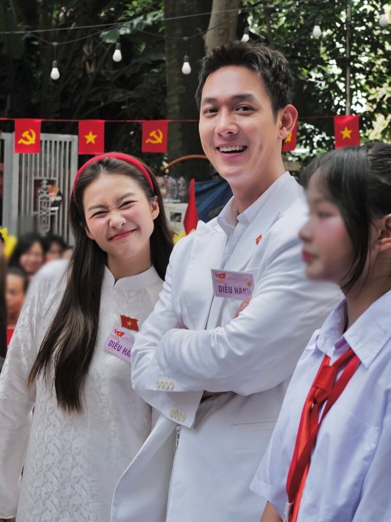 Cùng 34 tuổi và thuộc đội diễu hành a80 song luân được gán ghép với khả ngân tô dũng cùng bạn gái tình tứ không rời - 11