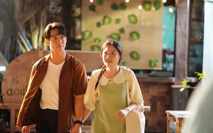 Cùng 34 tuổi và thuộc đội diễu hành a80 song luân được gán ghép với khả ngân tô dũng cùng bạn gái tình tứ không rời - 14