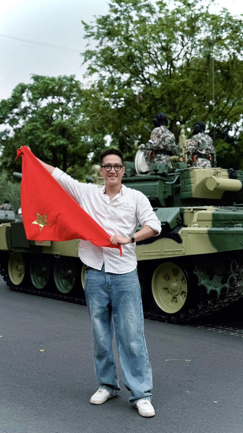 2 nam thần vtv nổi bật tham gia nhiệm vụ a80 người bất ngờ khoe con bụ bẫm người được fan nữ vây quanh xin chụp hình - 3