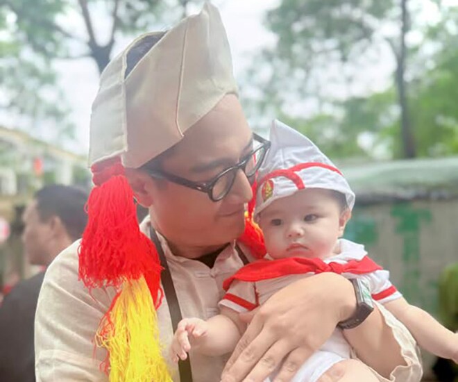 2 nam thần vtv nổi bật tham gia nhiệm vụ a80 người bất ngờ khoe con bụ bẫm người được fan nữ vây quanh xin chụp hình - 1