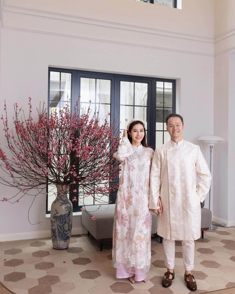 Vợ chồng Diễm My sống trong biệt thự cao cấp.
