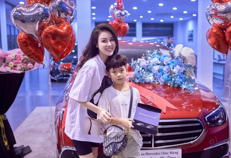 Người đẹp tậu xế hộp tiền tỷ sau những năm hoạt động nghệ thuật.