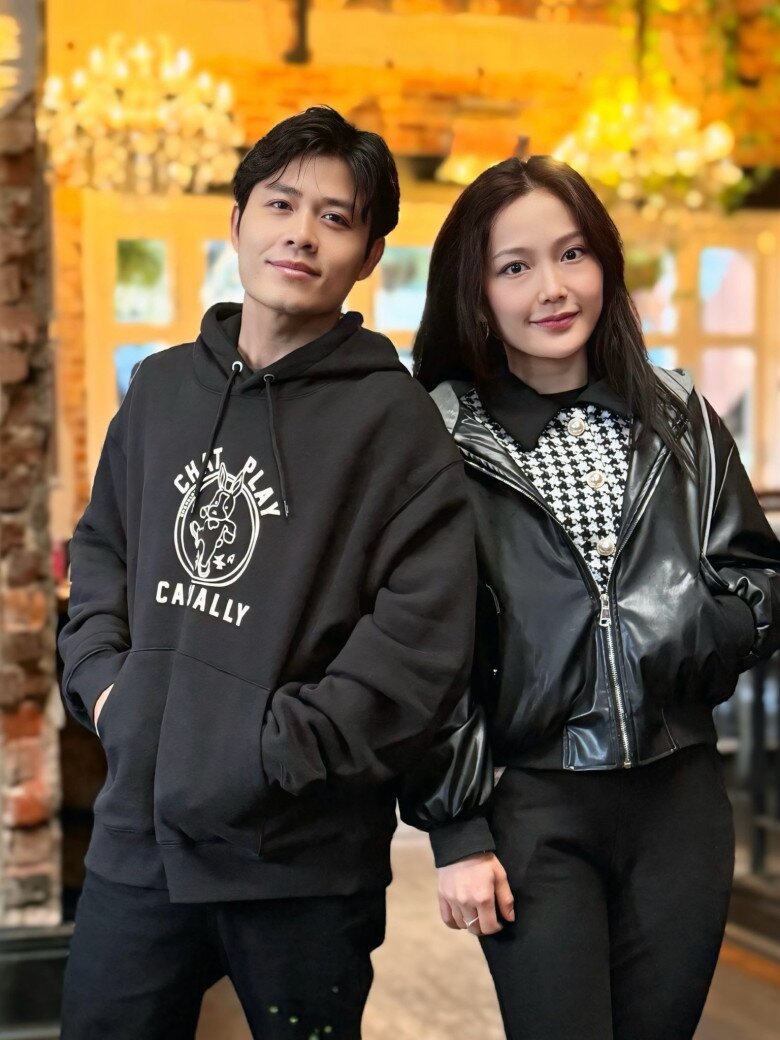 Cuộc gặp gỡ thú vị giữa nhạc sĩ bản hit 5 tỷ view và cô nàng Hạnh cận Kính Vạn Hoa năm nào.