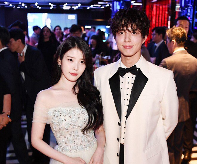 Cặp đôi IU, Park Bo Gum tái ngộ tại giải Rồng Xanh.