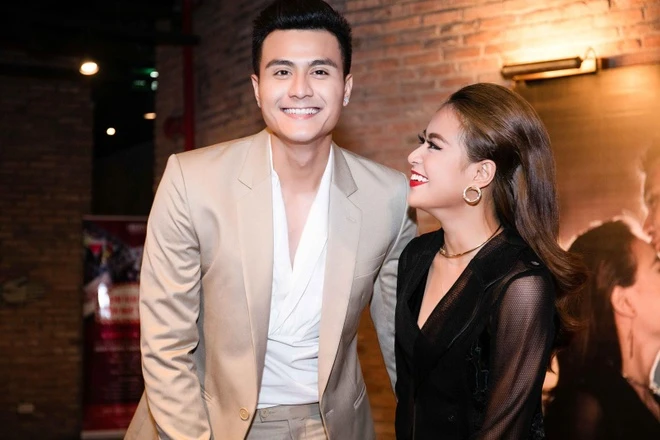 Cả hai từng tham gia đóng phim chung, thân thiết ngoài đời thường nhưng sau một thời gian không còn đi chung đường.