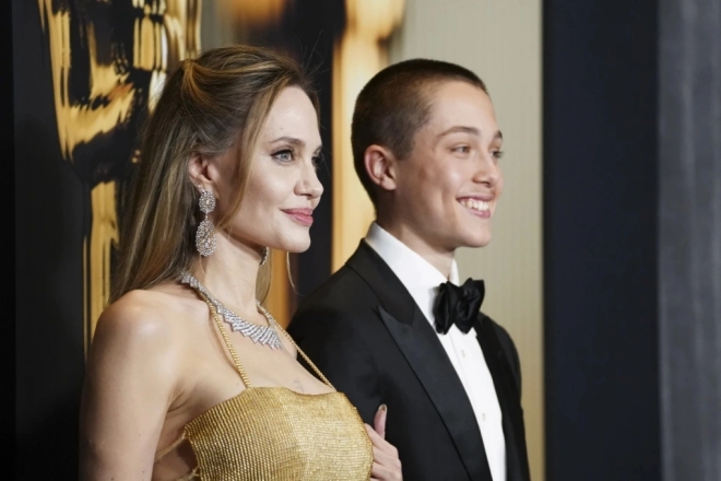 Knox không có niềm đam mê nối nghiệp Angelina và Brad Pitt.