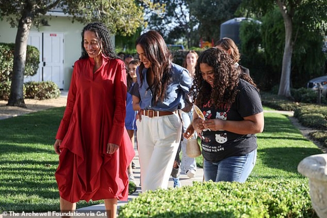 Meghan khi thăm tổ chức Girls Inc. of Greater Santa Barbara (Mỹ).