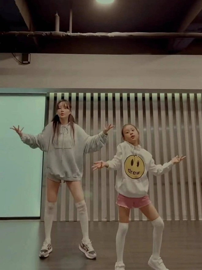 Lý Tiểu Lộ bị cho là lợi dụng con gái để kiếm tiền.