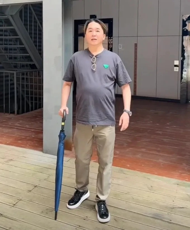 Đặng Triệu Tôn khuyên mọi người không nên bắt chước mình khi có nhiều vợ hờ.