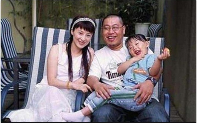 Con gái Từ Lộ chào đời vừa có nét xinh đẹp của mẹ vừa có sự hiền hòa của cha.