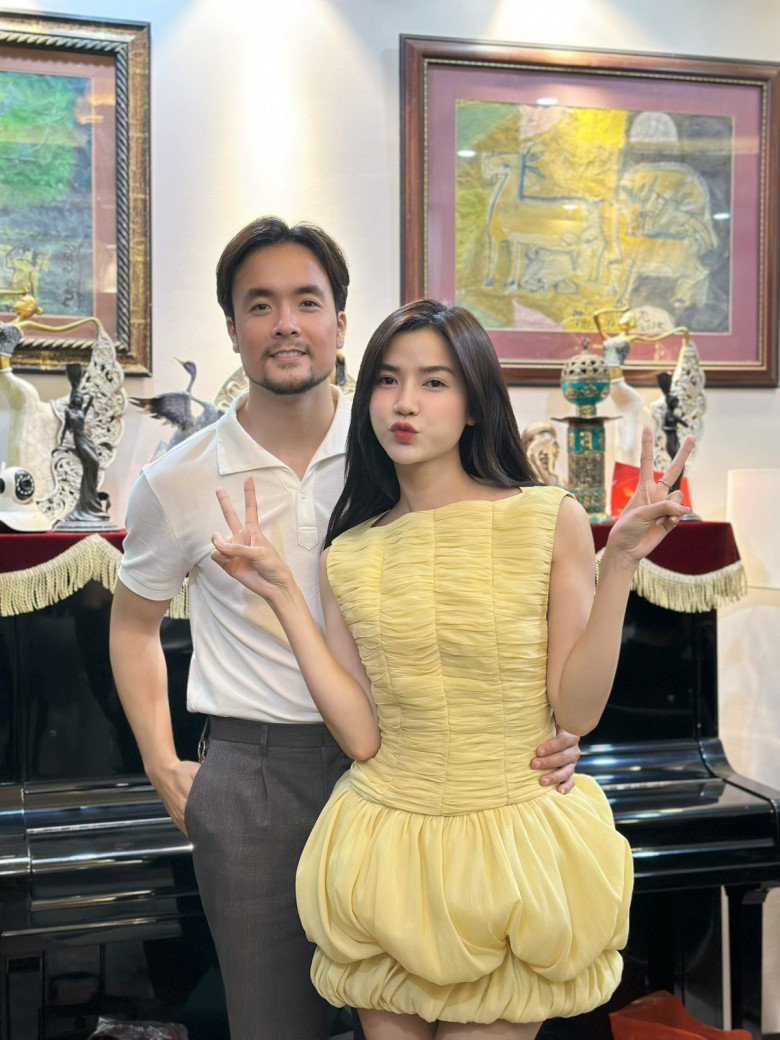 Người đẹp được khen xinh nhất nhì khối vỉa hè xem diễu hành lấy chồng cao 184m được bố mẹ yêu chiều - 10