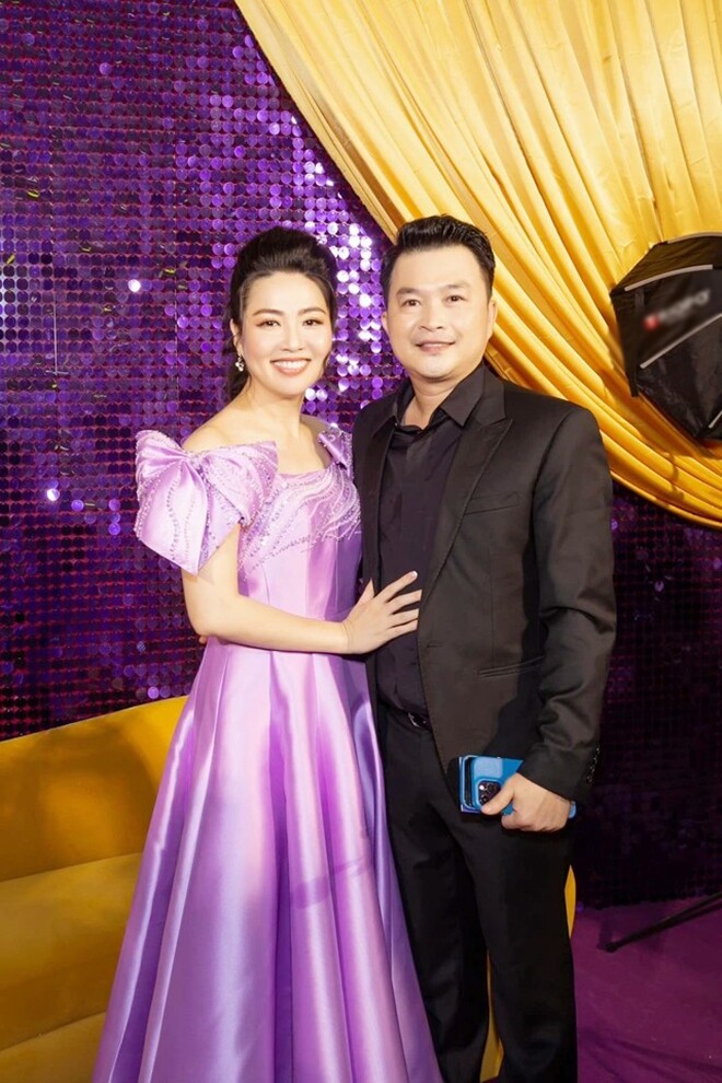 Vợ chồng nữ diễn viên làm cùng nghề.