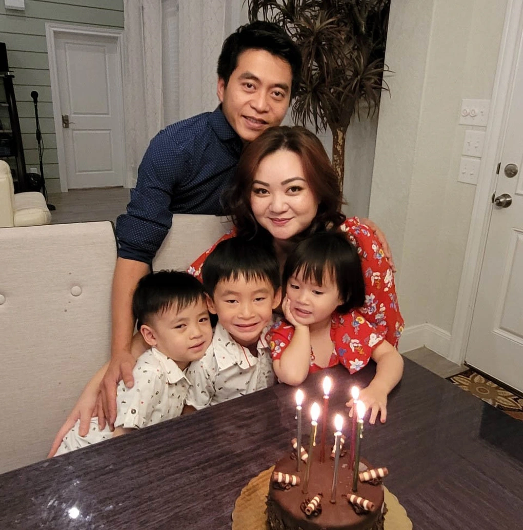 Xuân Mai bên chồng con, hạnh phúc bình yên.